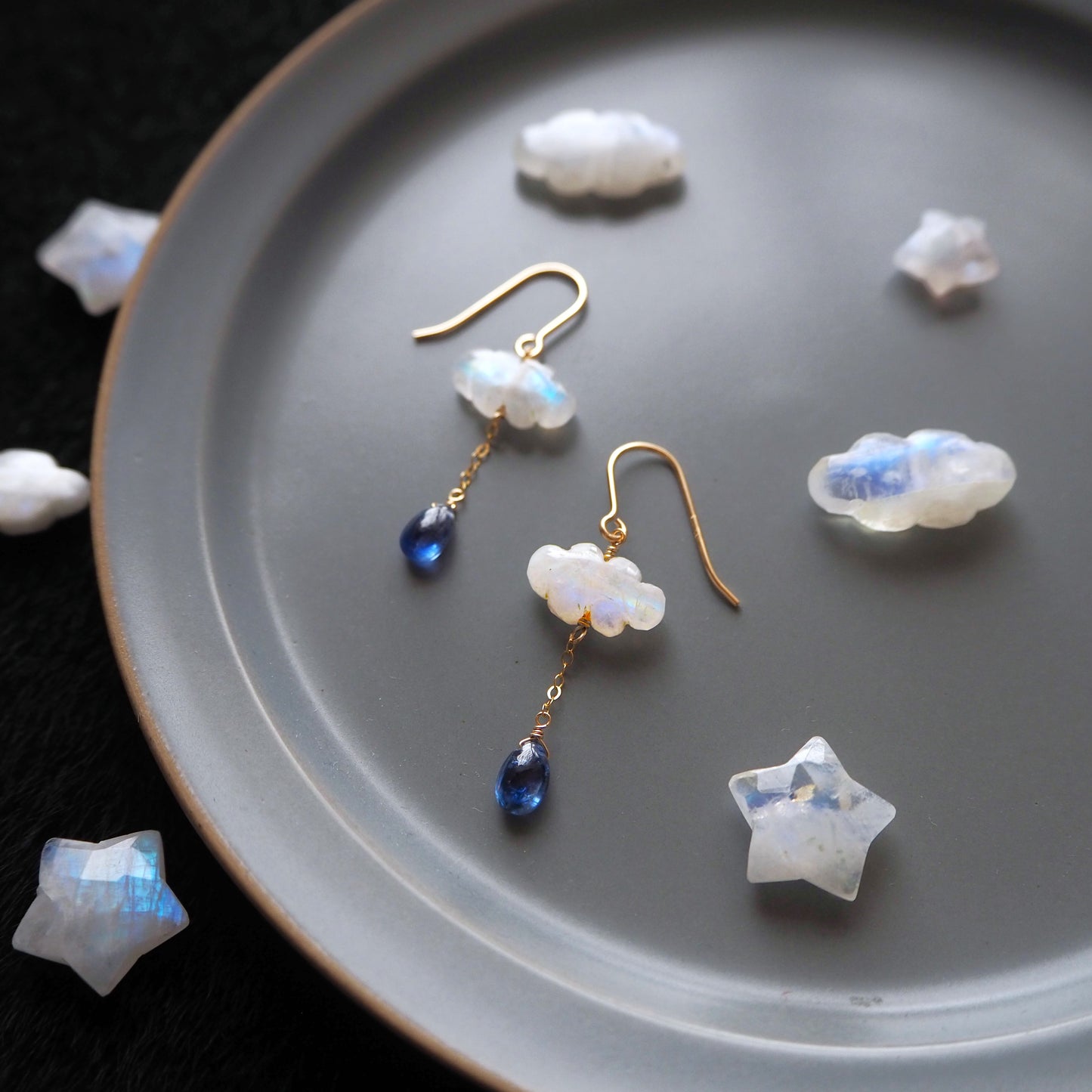 ムーンストーン 雲の耳飾り/天然石アクセサリー