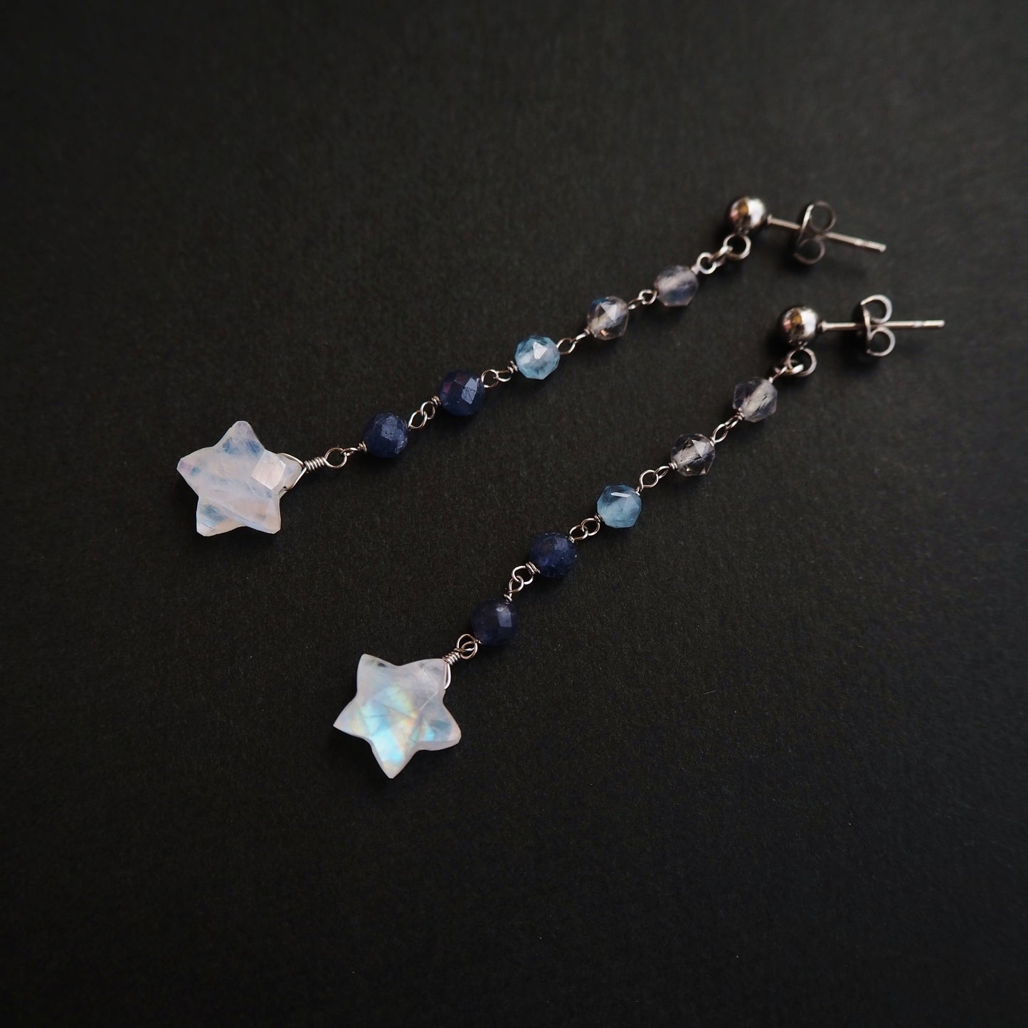 ムーンストーン 流れ星ロング耳飾り/天然石アクセサリー