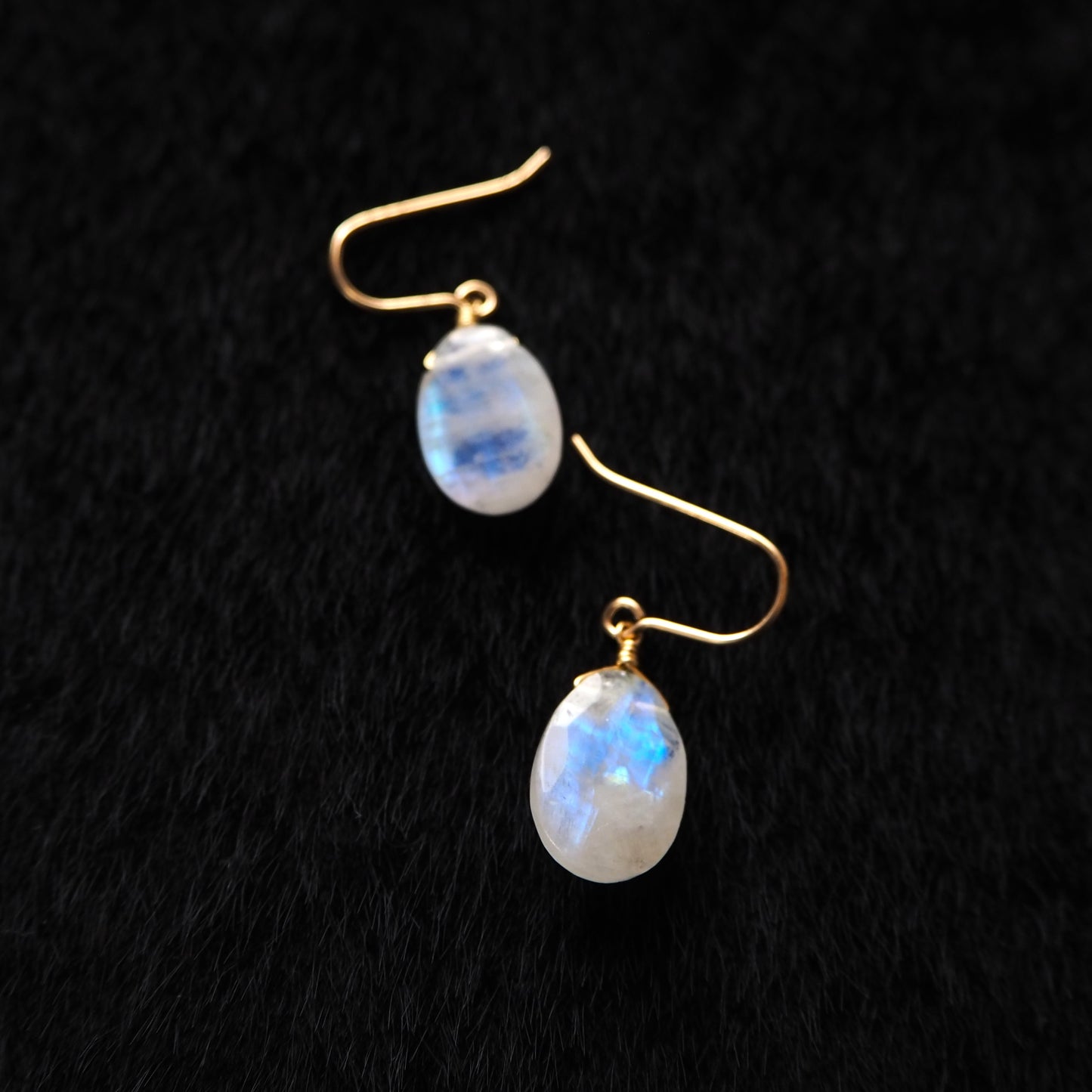 白夜の耳飾り/天然石アクセサリー