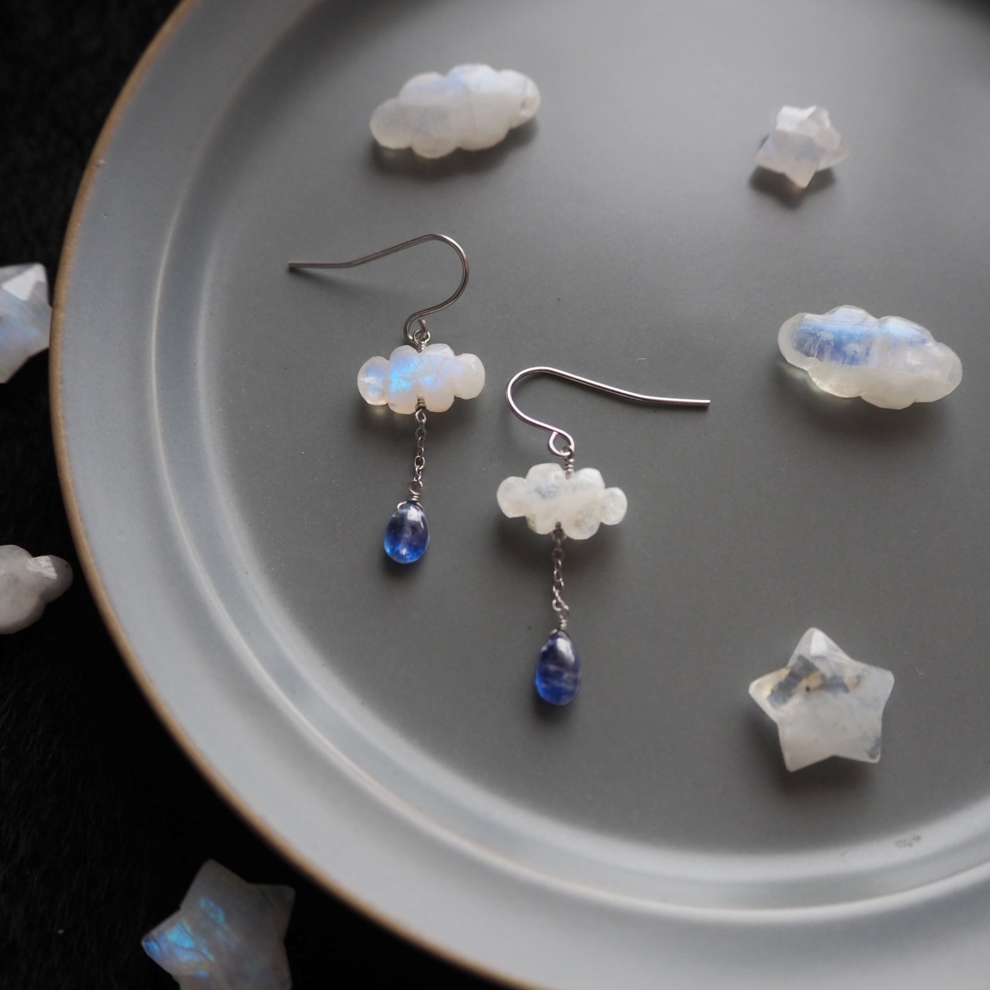 ムーンストーン 雲の耳飾り/天然石アクセサリー