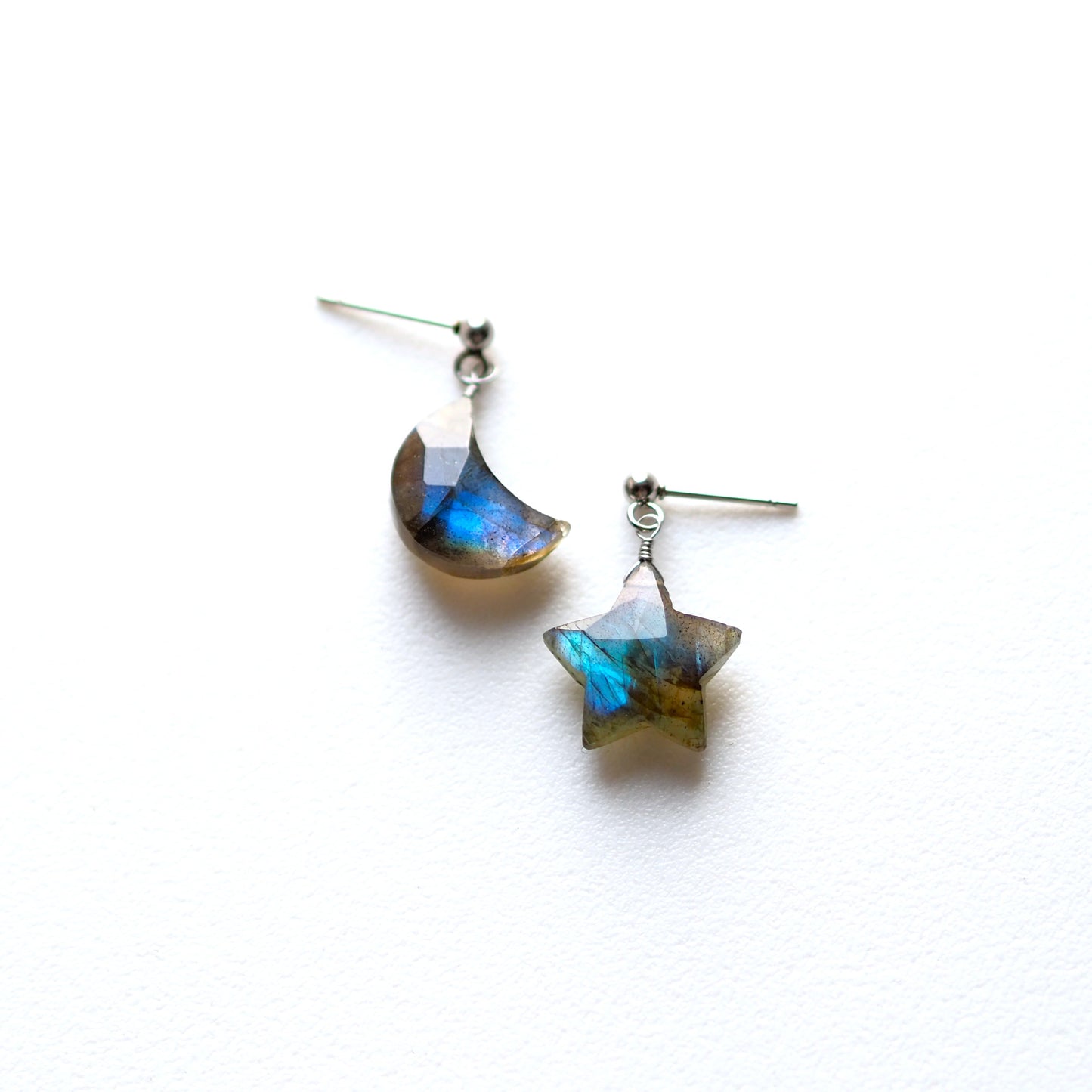 ラブラドライト 月×星の耳飾り/天然石アクセサリー