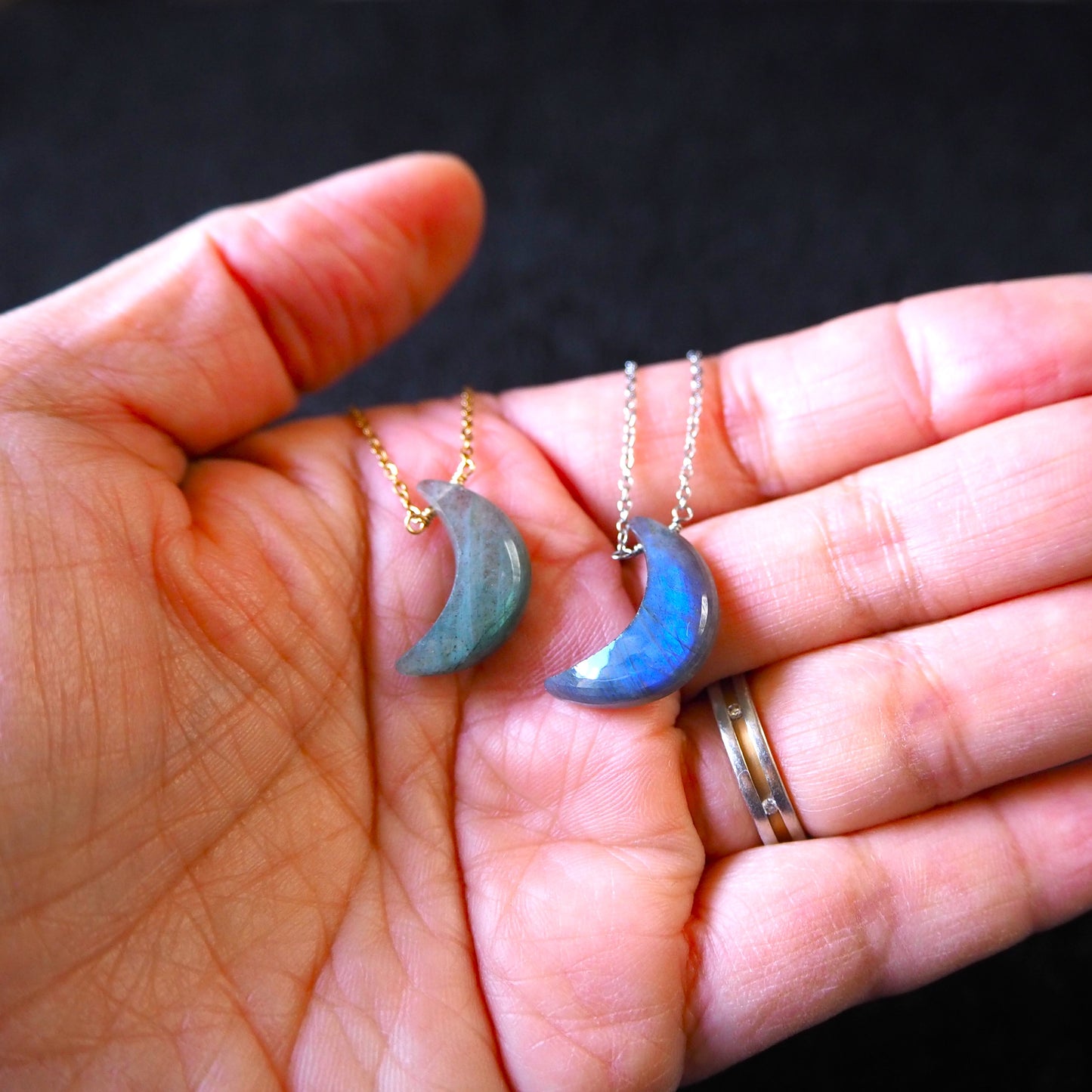 ラブイラドライト 三日月ペンダント/天然石アクセサリー