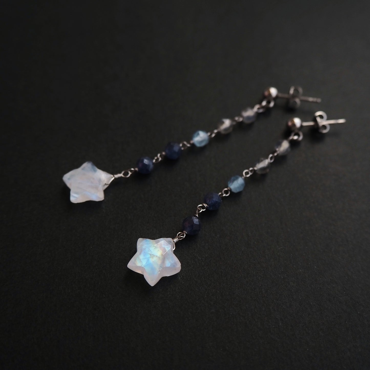 ムーンストーン 流れ星ロング耳飾り/天然石アクセサリー