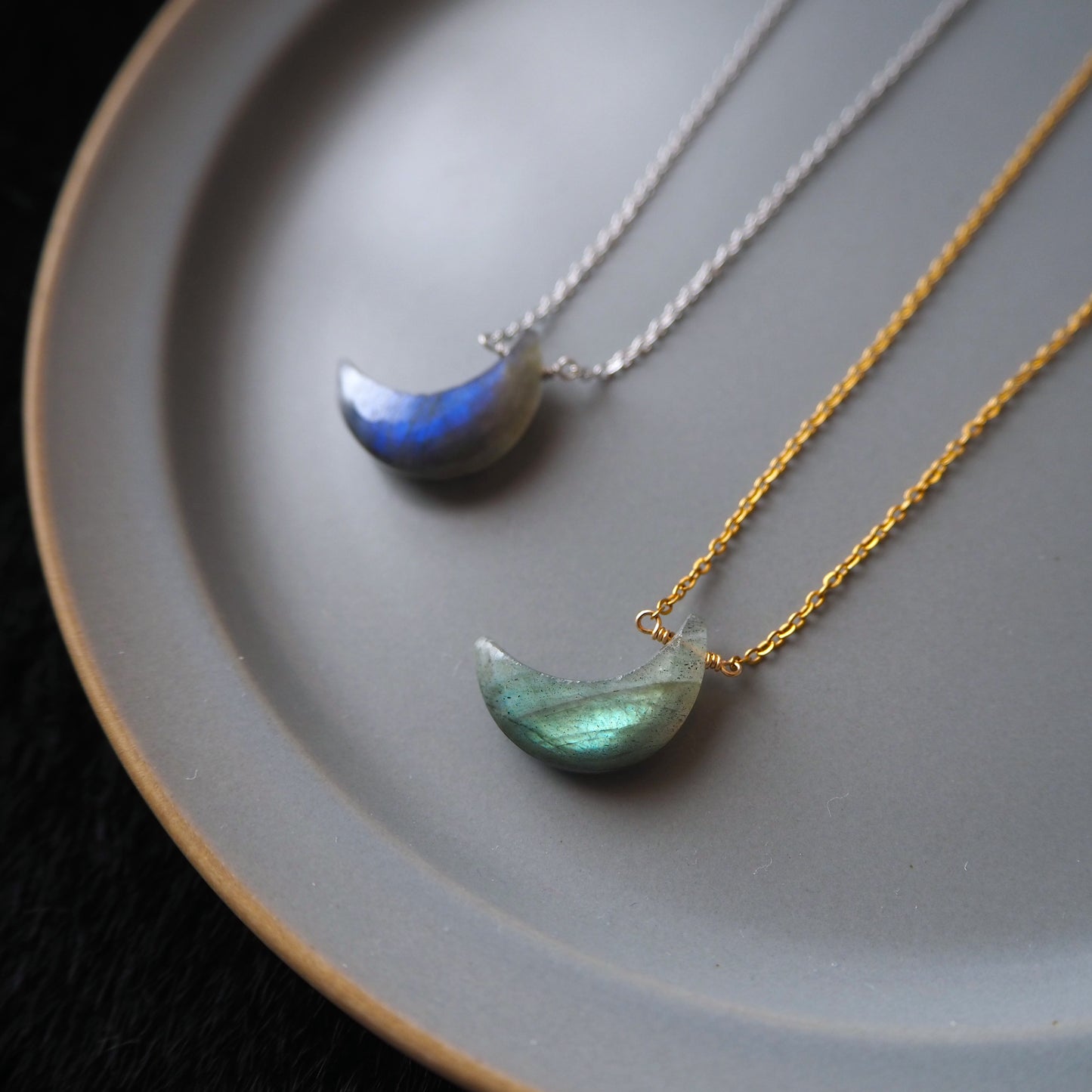 ラブイラドライト 三日月ペンダント/天然石アクセサリー