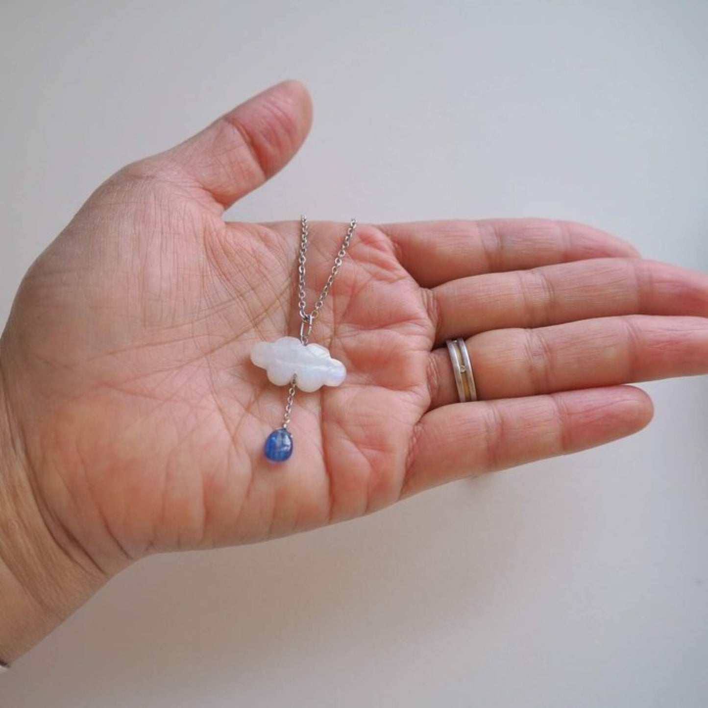 ムーンストーン雲ペンダント/天然石アクセサリー