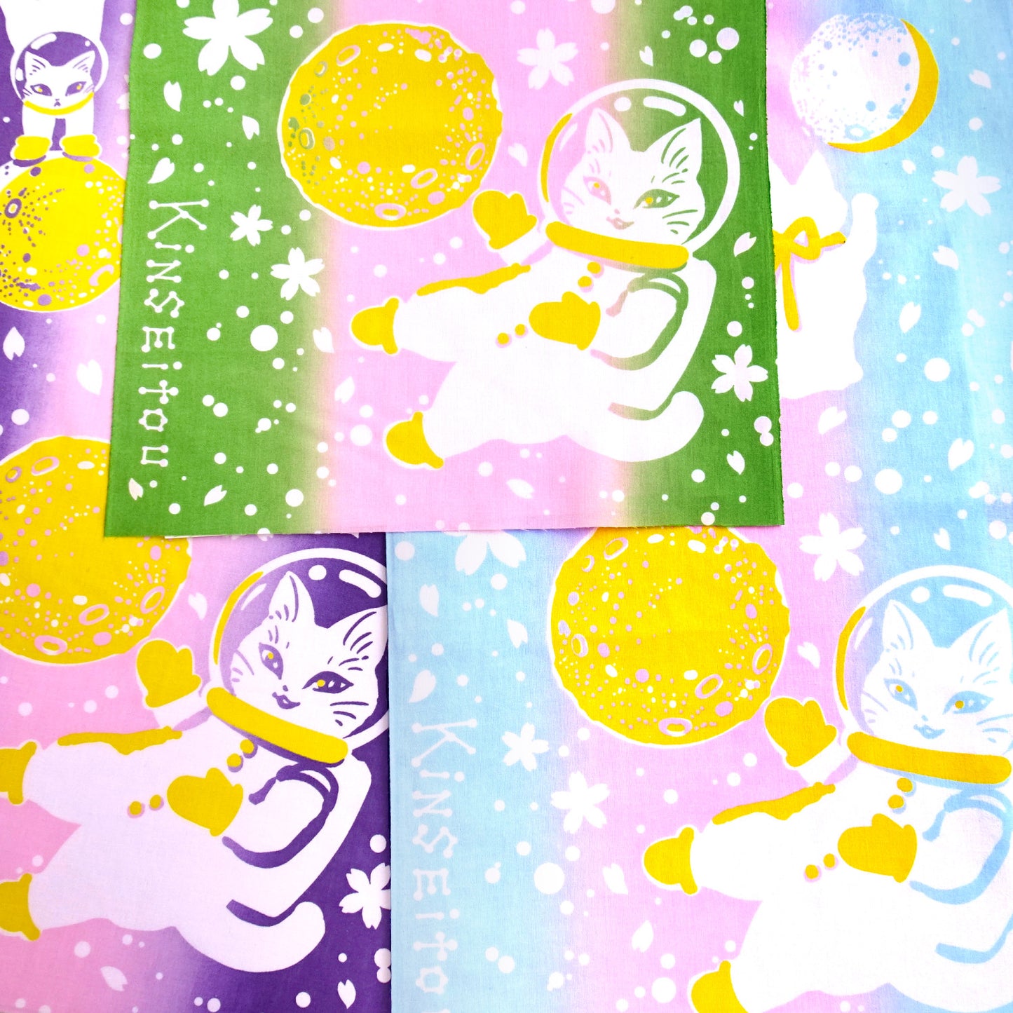 白猫マイカの綿100%手ぬぐい|「桜月の戯れ 葉桜」手捺染(てなっせん)