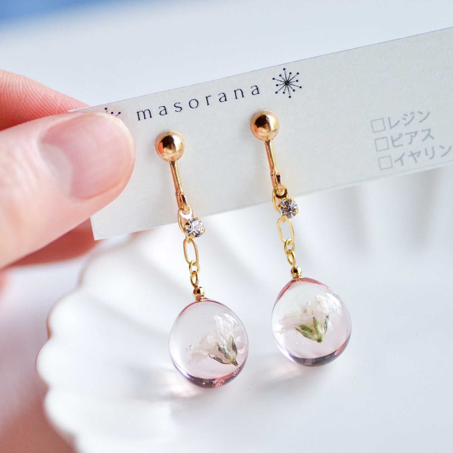 ころんとしたカスミ草のイヤリングorピアス