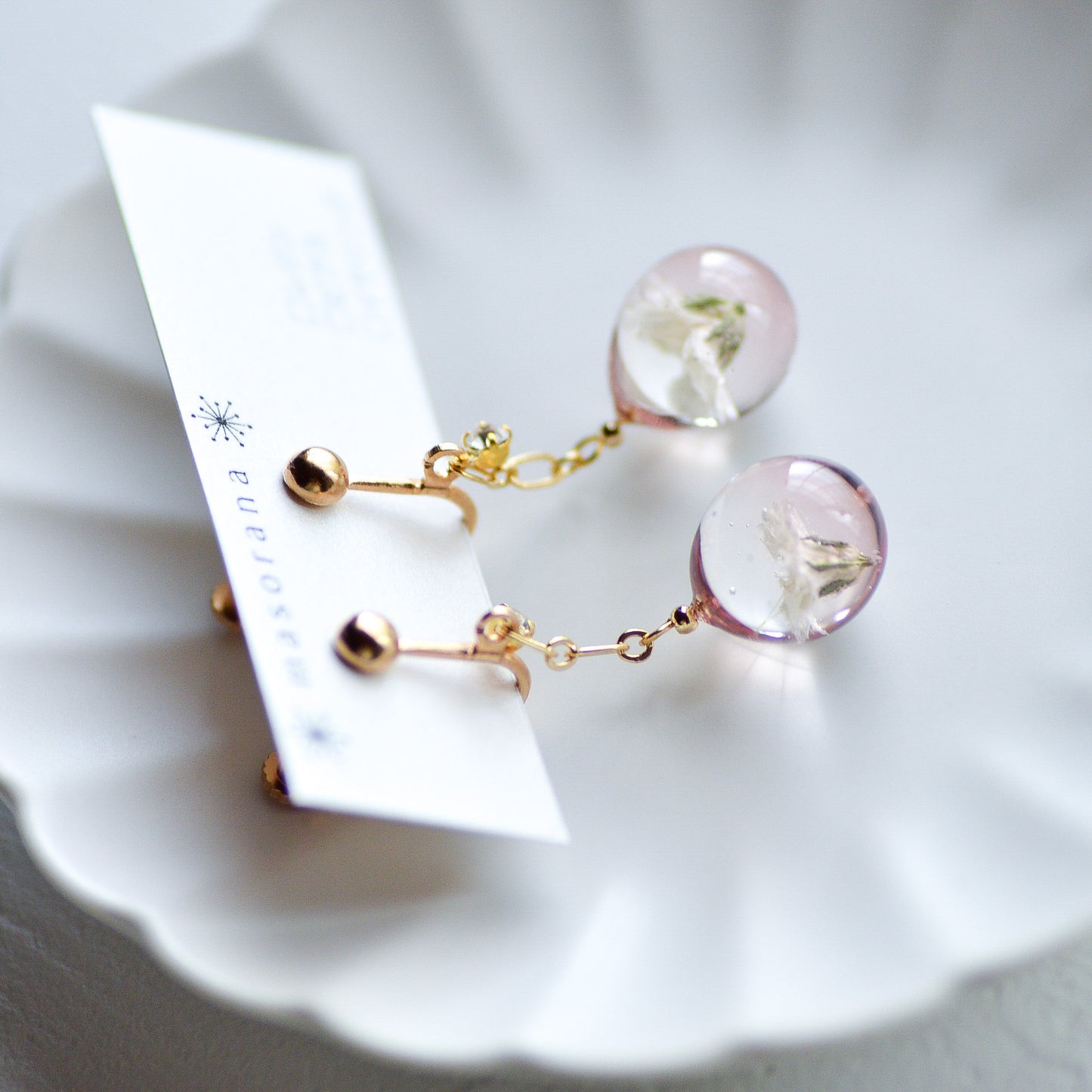 ころんとしたカスミ草のイヤリングorピアス