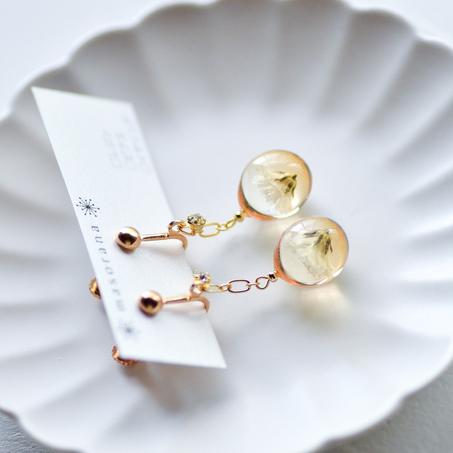 ころんとしたカスミ草のイヤリングorピアス