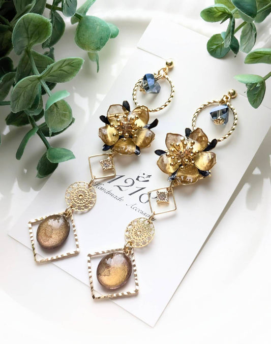 月夜の色に染まる花 イヤリング・ピアス