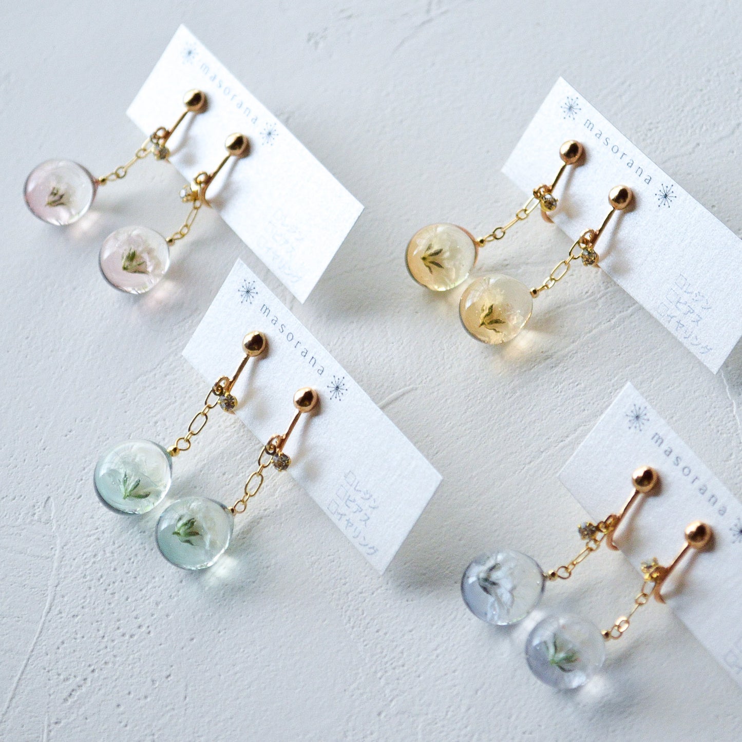 ころんとしたカスミ草のイヤリングorピアス