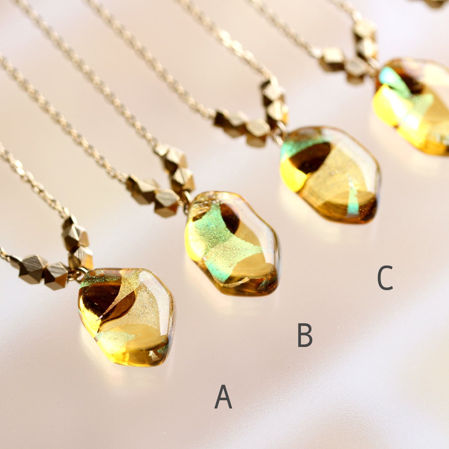 氷石glass ネックレス ~月下~