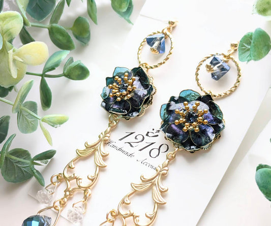 日差しを弾く夜の青 イヤリング・ピアス