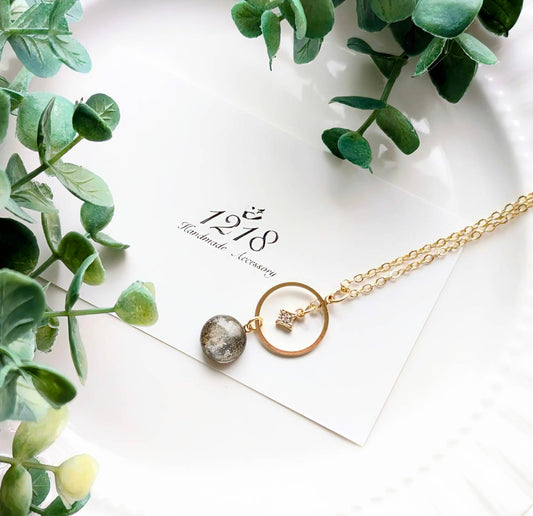 朝、空に残った月の色 ネックレス