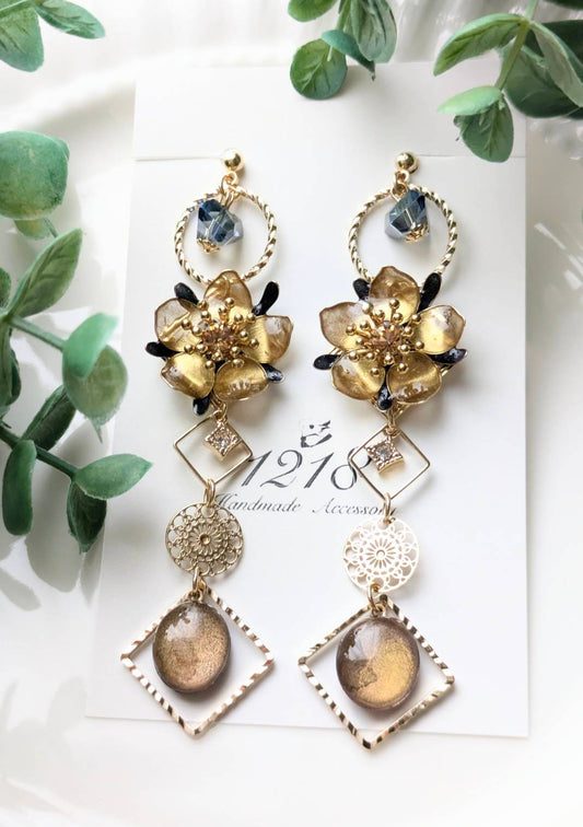 月夜の色に染まる花 イヤリング・ピアス