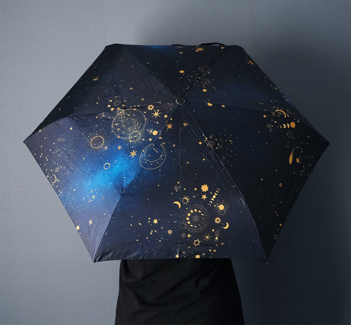 【折りたたみ傘・日傘】銀河の彼方まで広がる、天体総柄ゴールド/晴雨兼用