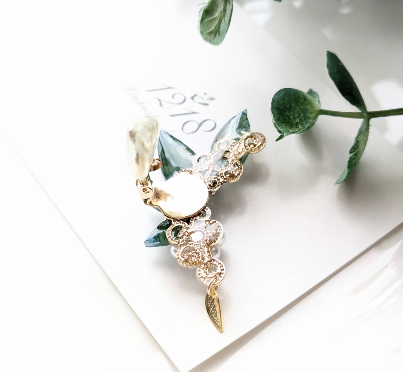 風に揺れる緑の妖精 イヤーカフ