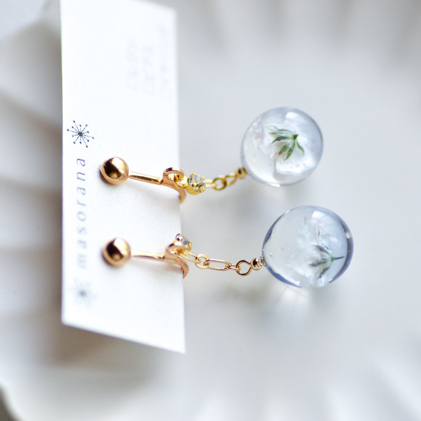 ころんとしたカスミ草のイヤリングorピアス