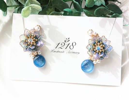 夜明けの色に染まる花 イヤーカフ