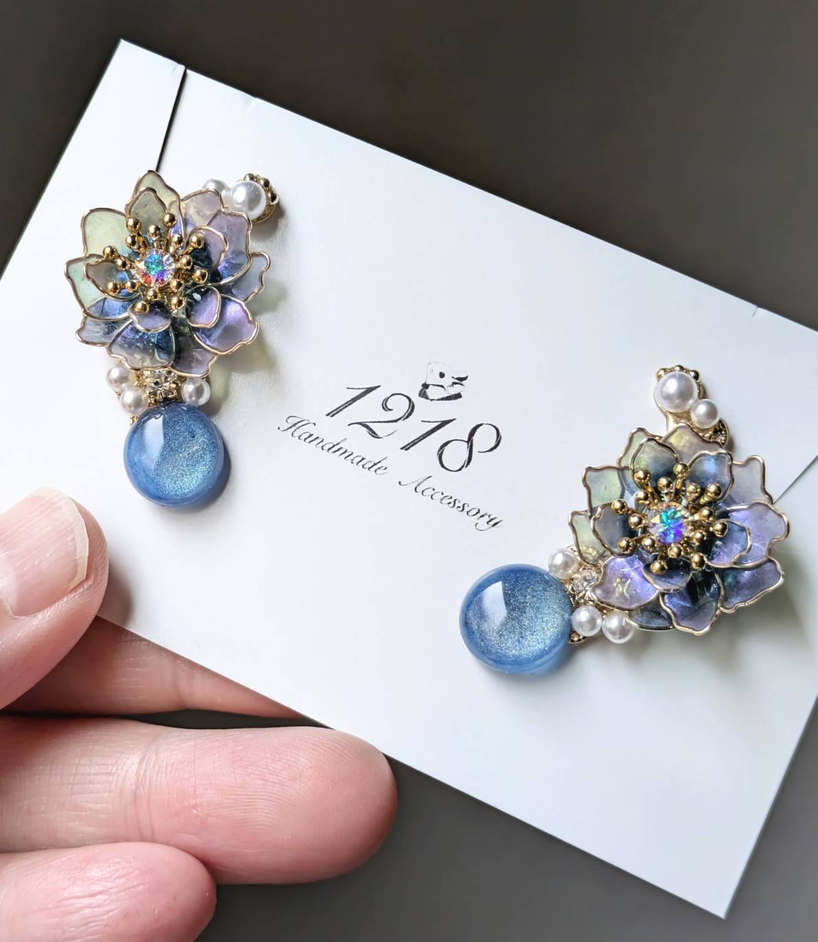 夜明けの色に染まる花 イヤーカフ