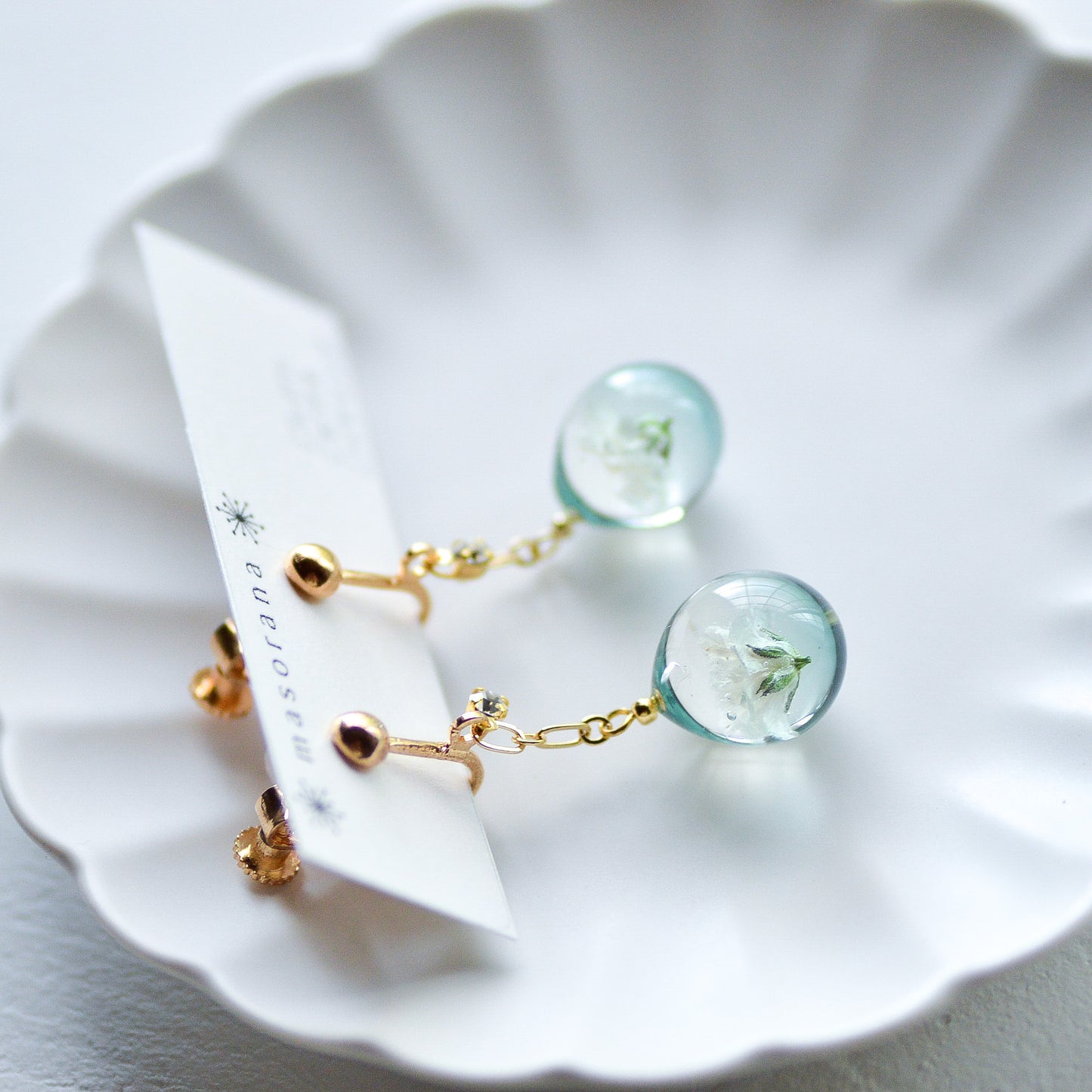 ころんとしたカスミ草のイヤリングorピアス