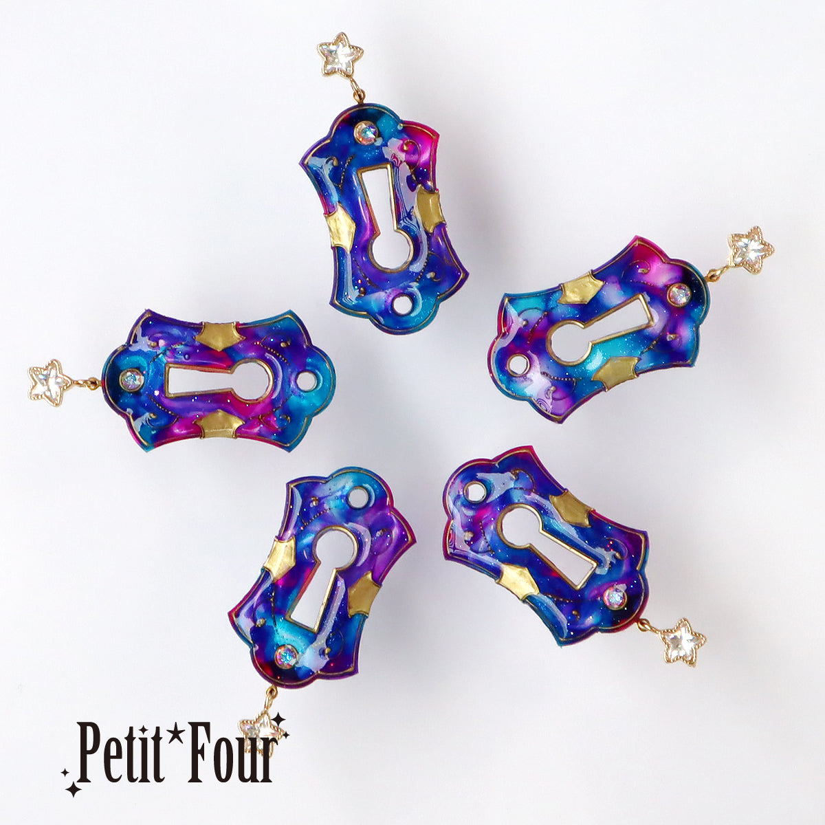 アリス・ステリアの鍵穴ネックレス