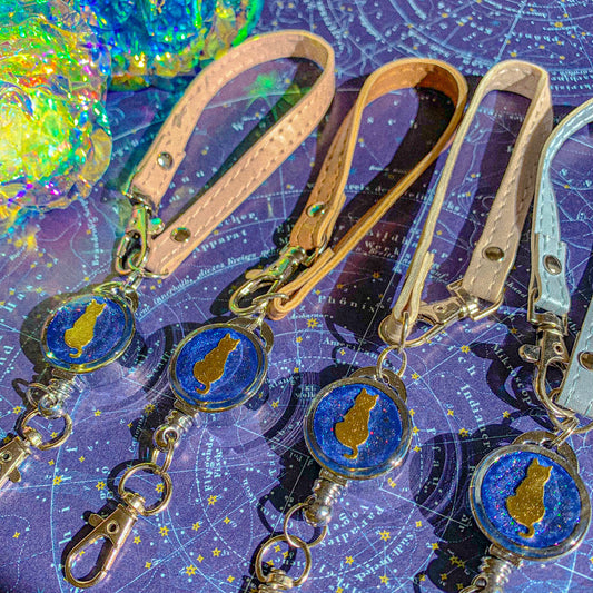 星空にたたずむ猫のキーリール