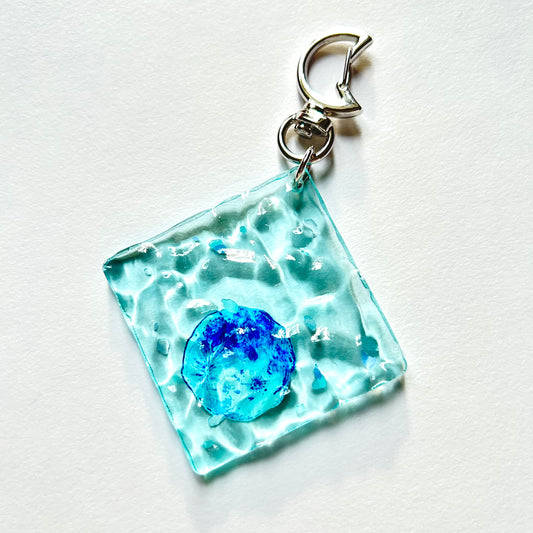 アクリルキーホルダー*水面に浮かぶ蒼い月