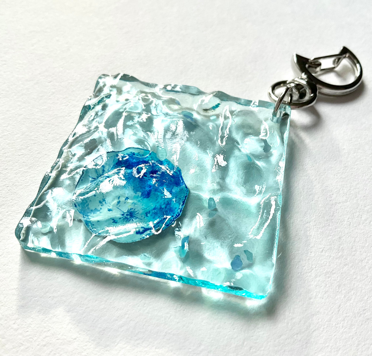 アクリルキーホルダー*水面に浮かぶ蒼い月