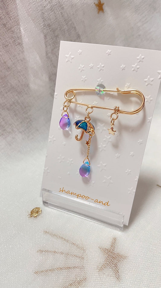 あめの日 カブトピン