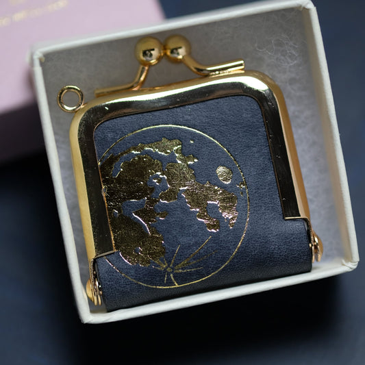 小さながま口のアクセサリーケース/ミニ小銭入れ 〈月デザイン〉