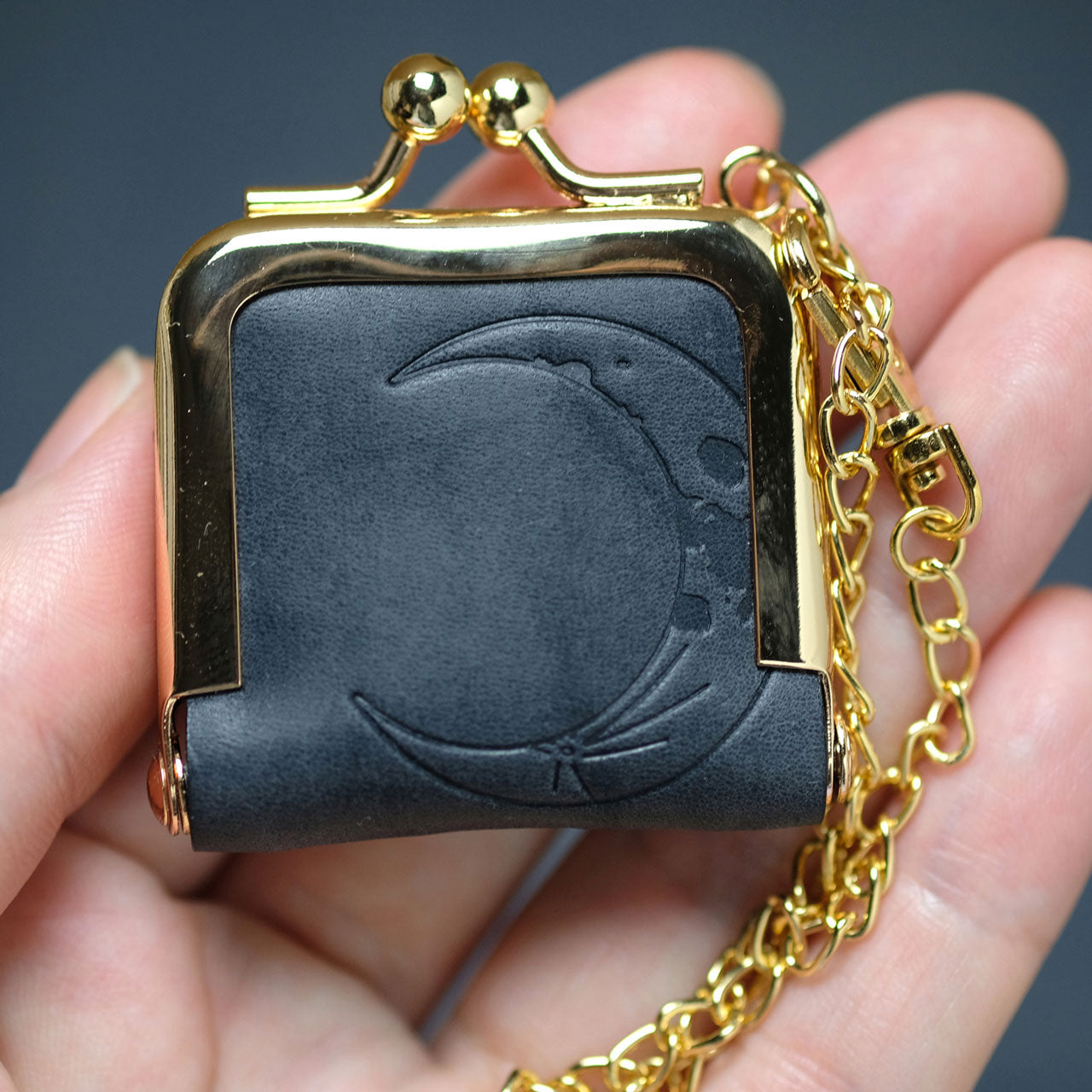 小さながま口のアクセサリーケース/ミニ小銭入れ 〈月デザイン〉