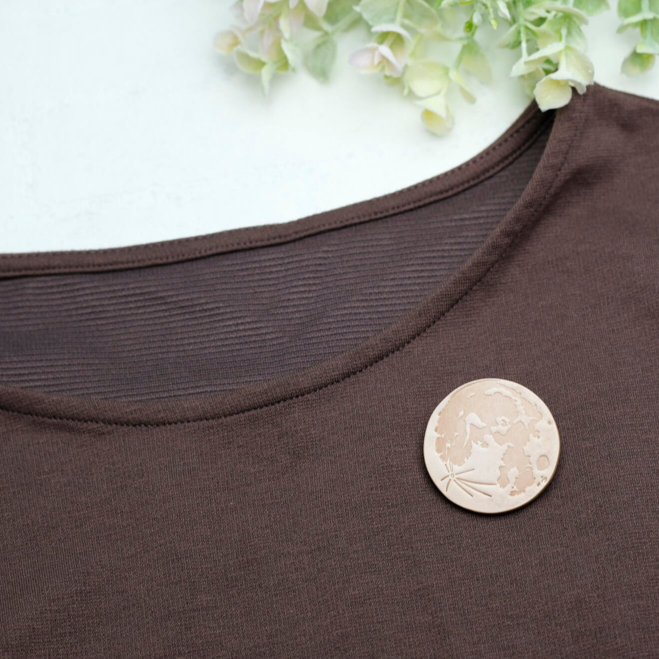 Leather Moon ブローチ 大サイ〈ナチュラル/イエロー/ストロベリー/ブルー〉