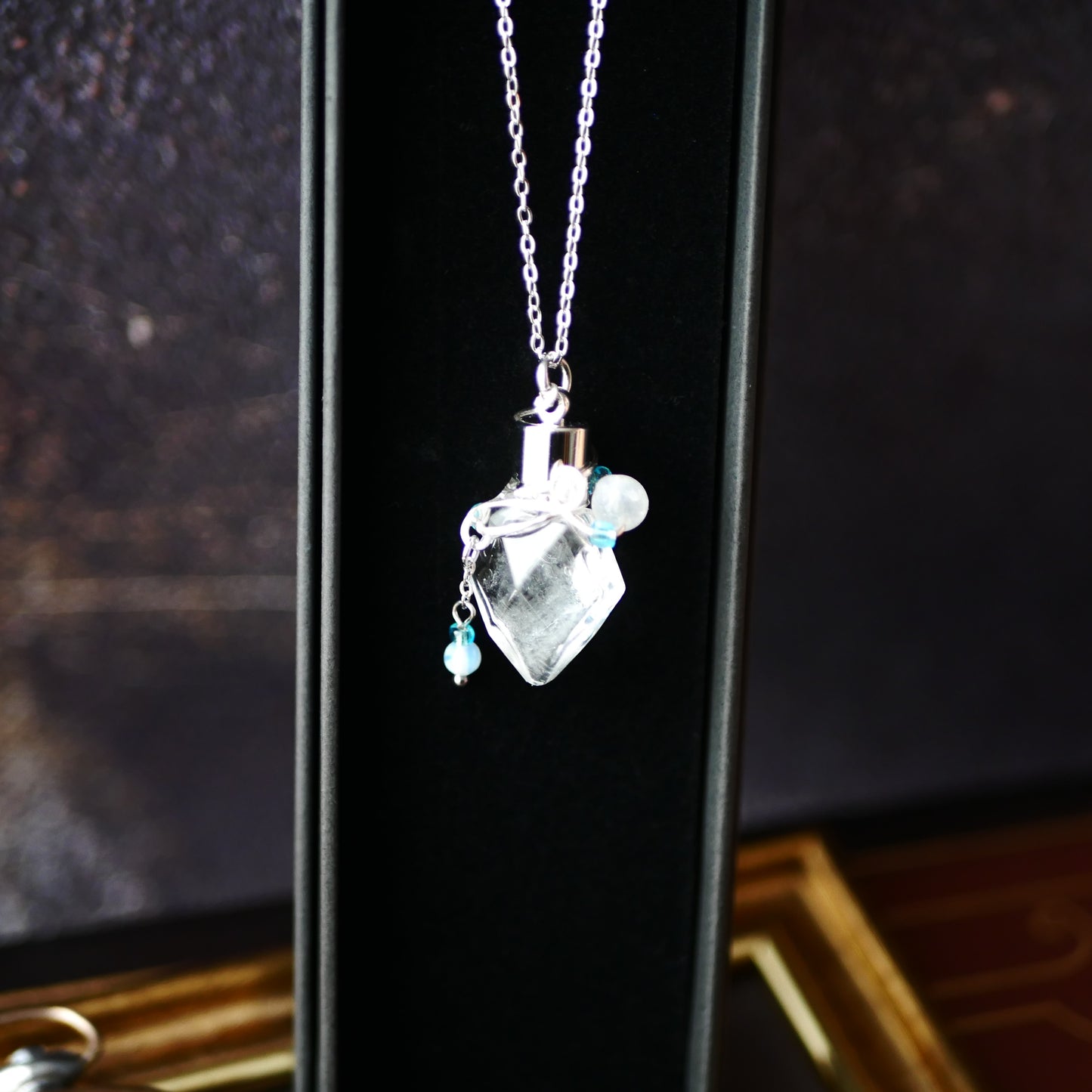 ストームグラス ネックレス「雪の魔法」ダイヤ型ガラスボトル