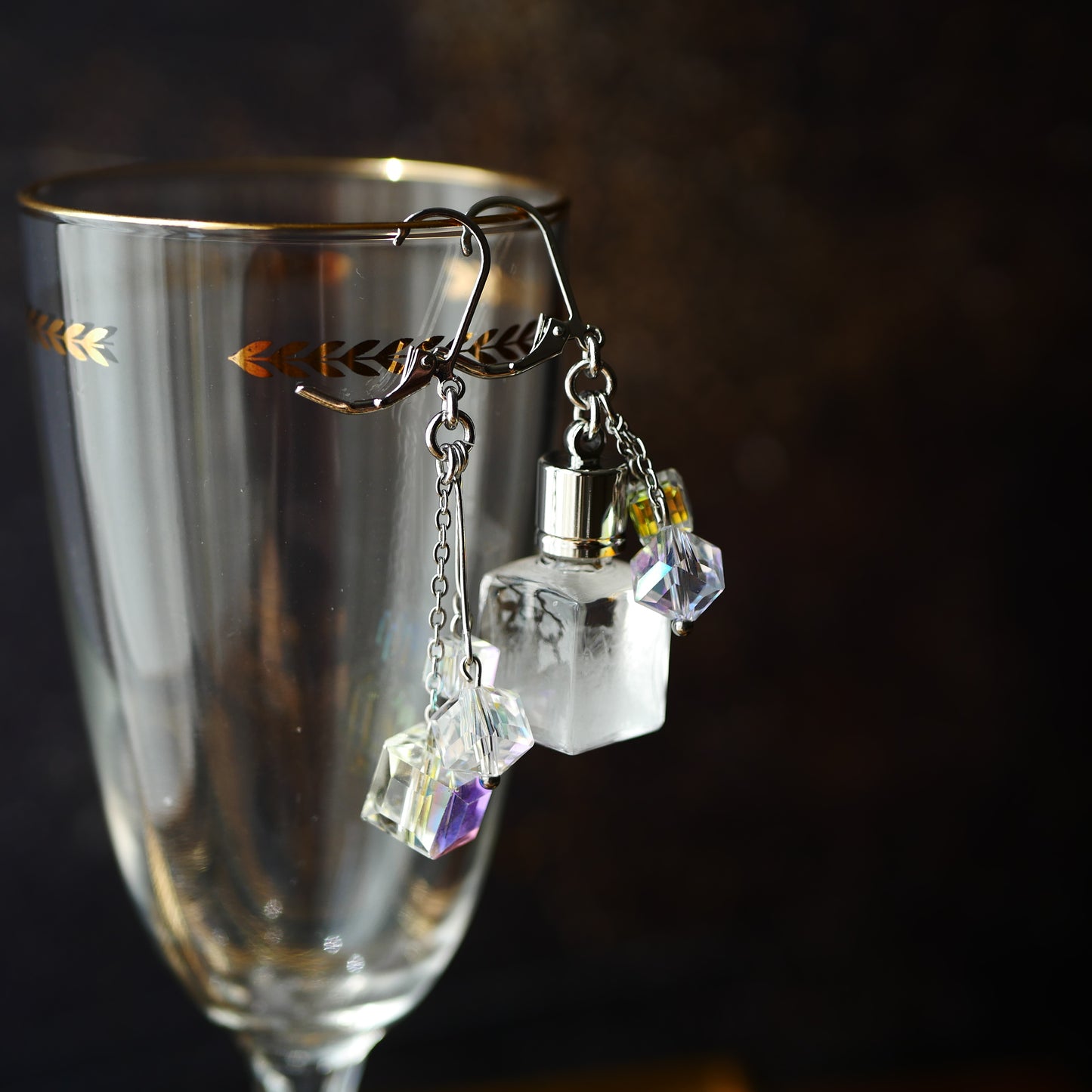 ストームグラスの耳飾り シルバー・クリアキューブ