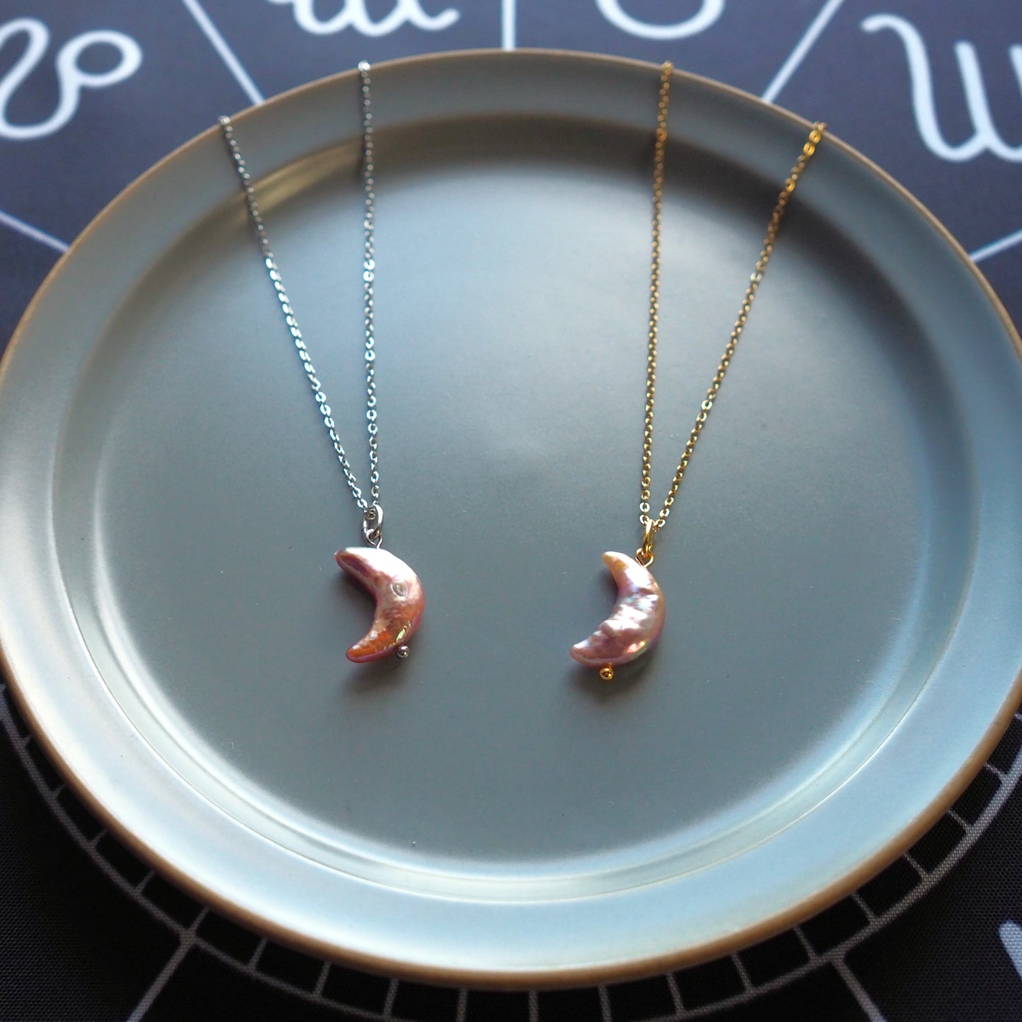 三日月の淡水パール ペンダント