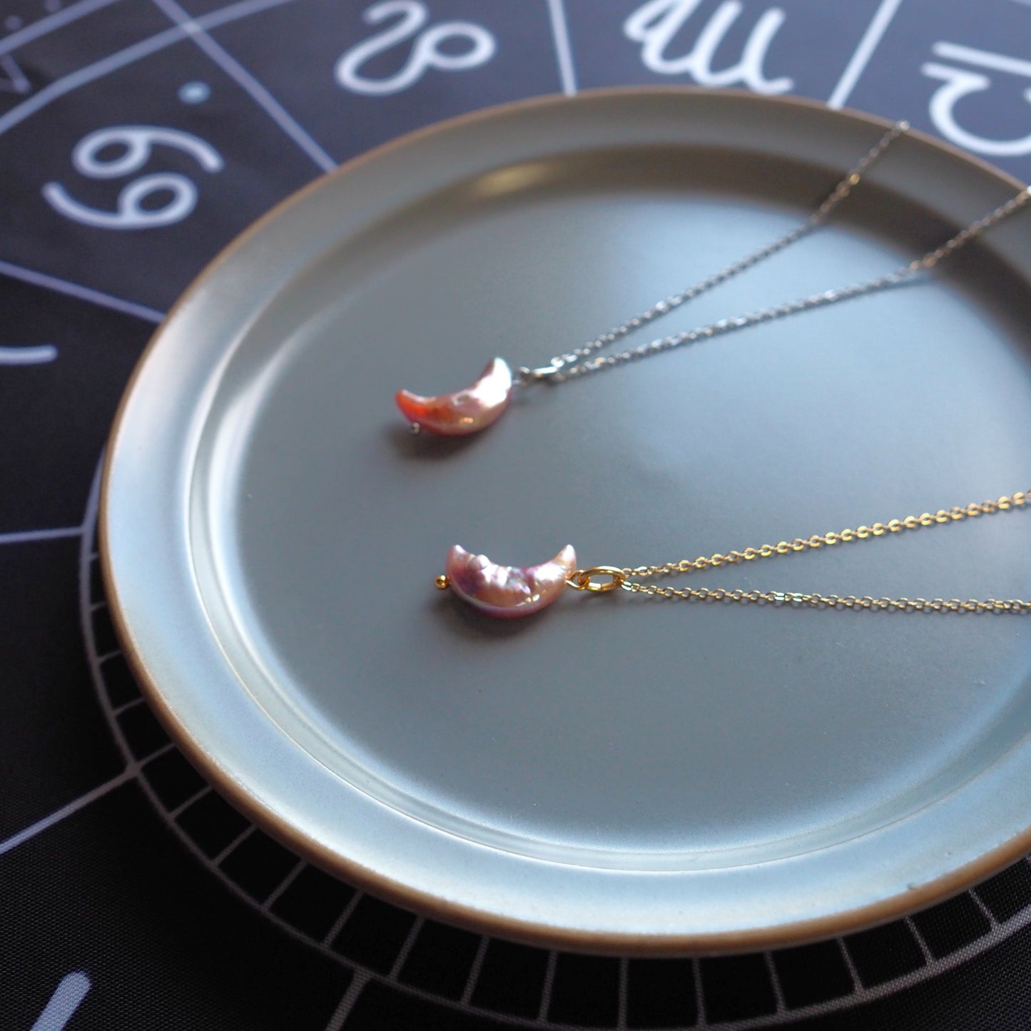 三日月の淡水パール ペンダント