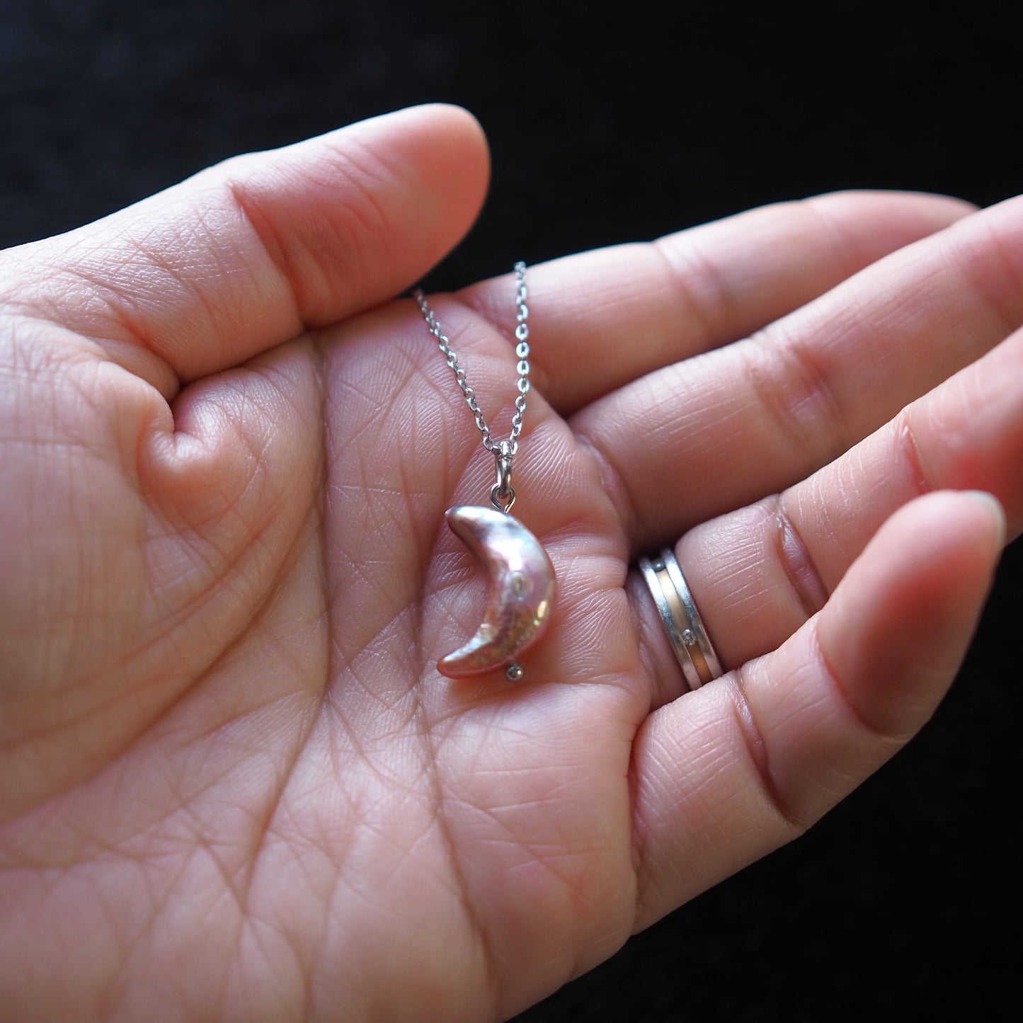 三日月の淡水パール ペンダント