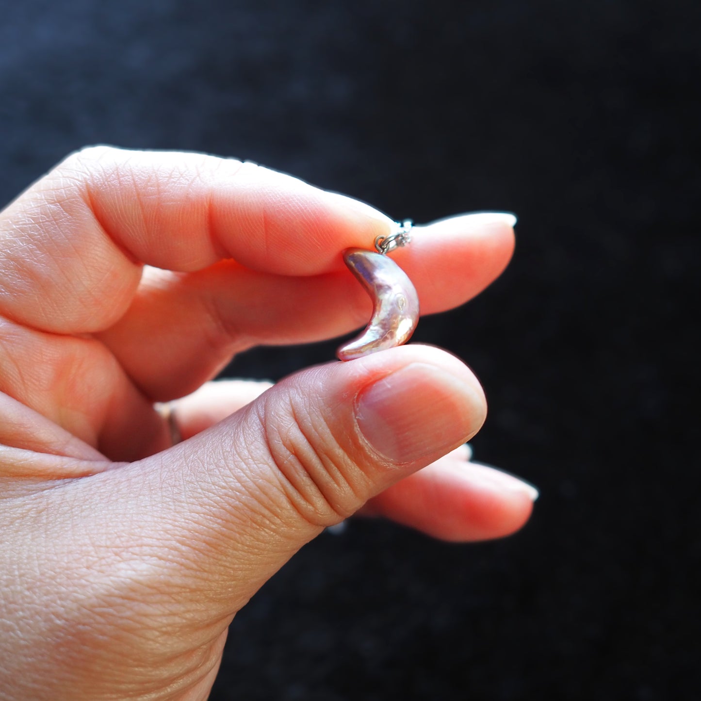 三日月の淡水パール ペンダント