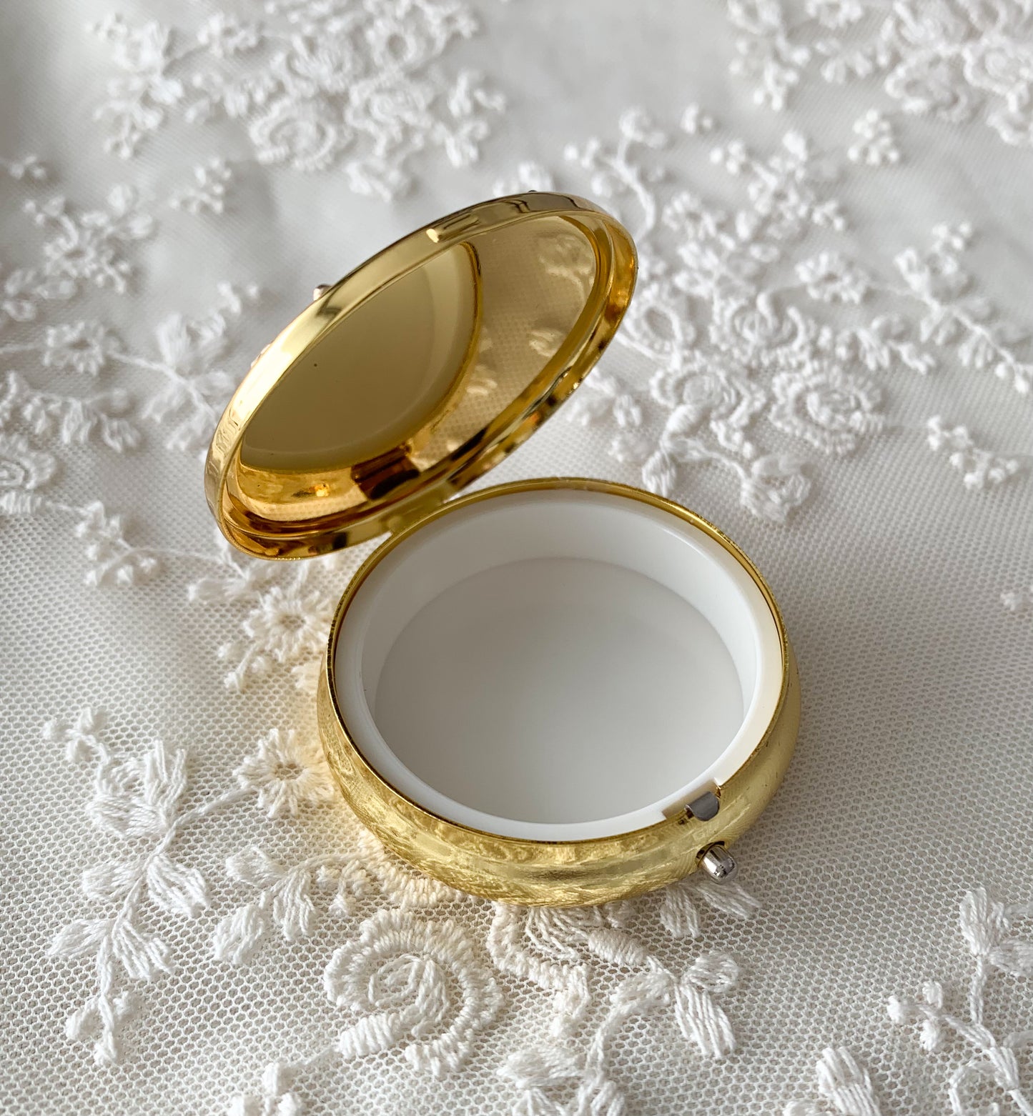 リトの三日月ピルケース