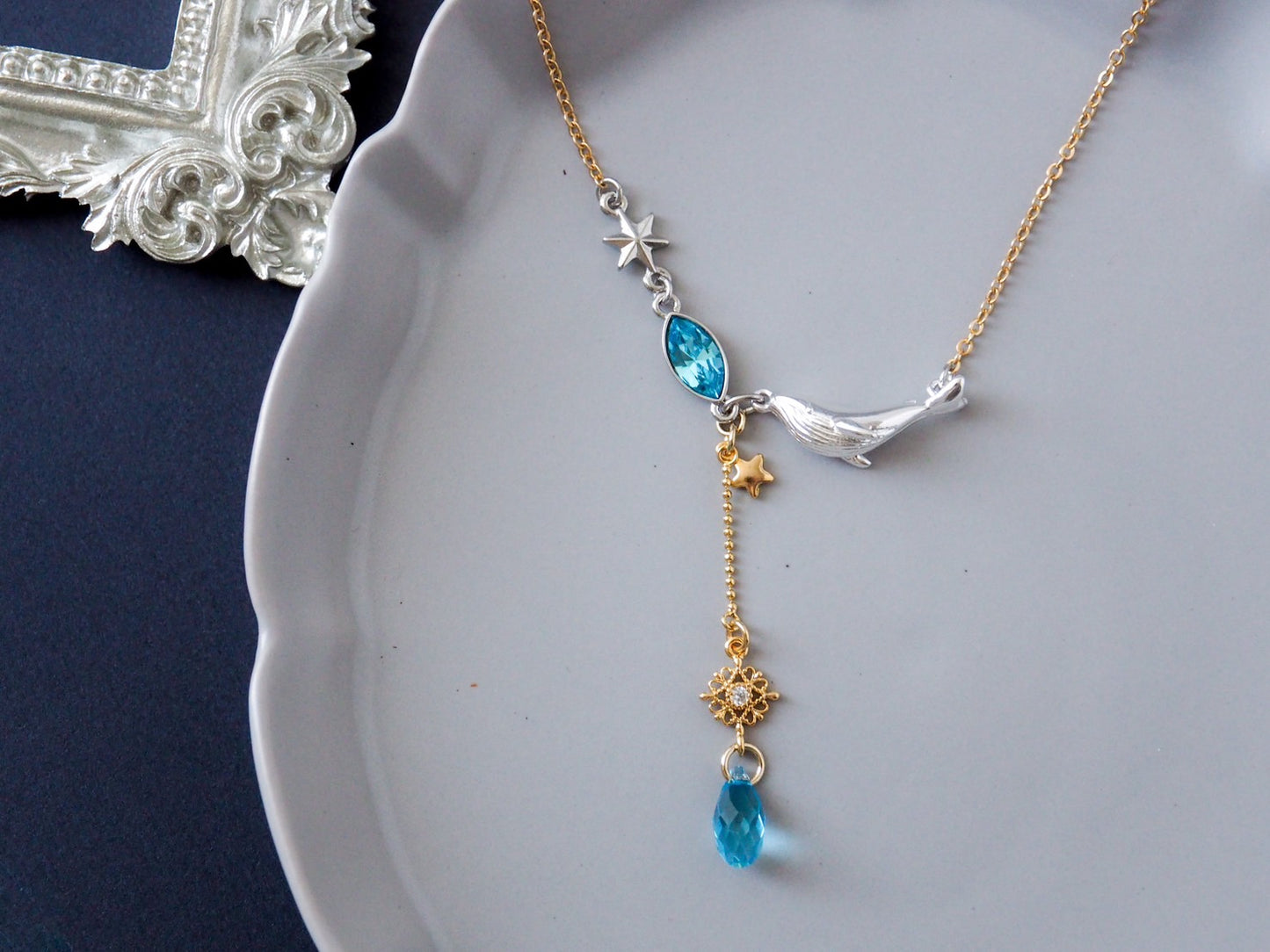 星海の漣を彷徨うくじらの涙 ネックレス