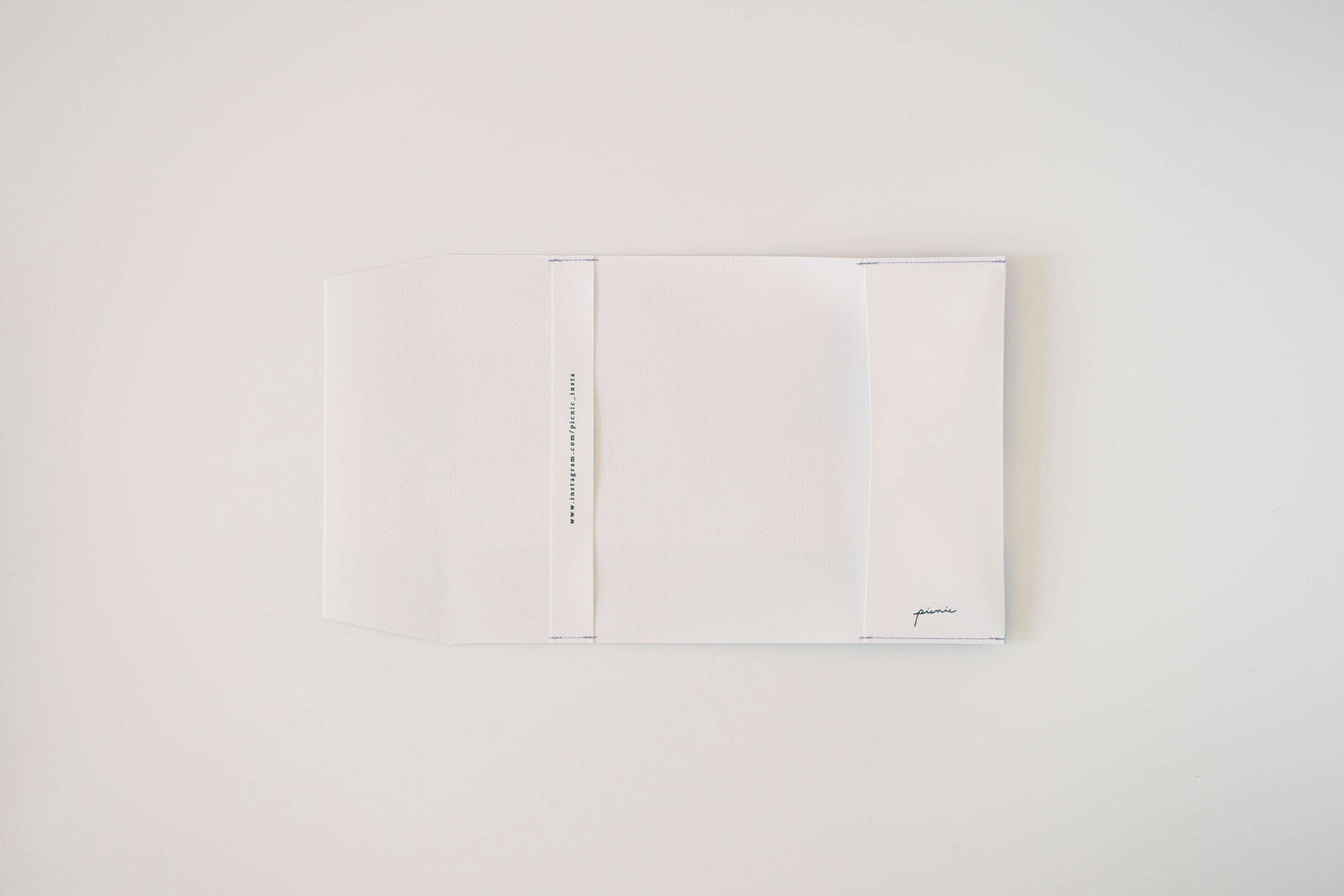 銀河を漂う景色を描いた、ブックカバー