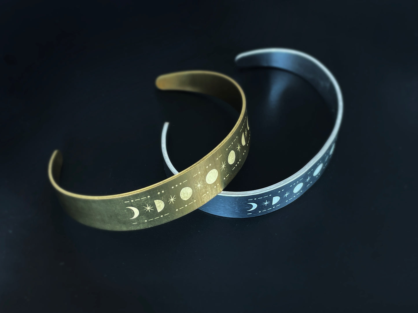 moon diver bangle