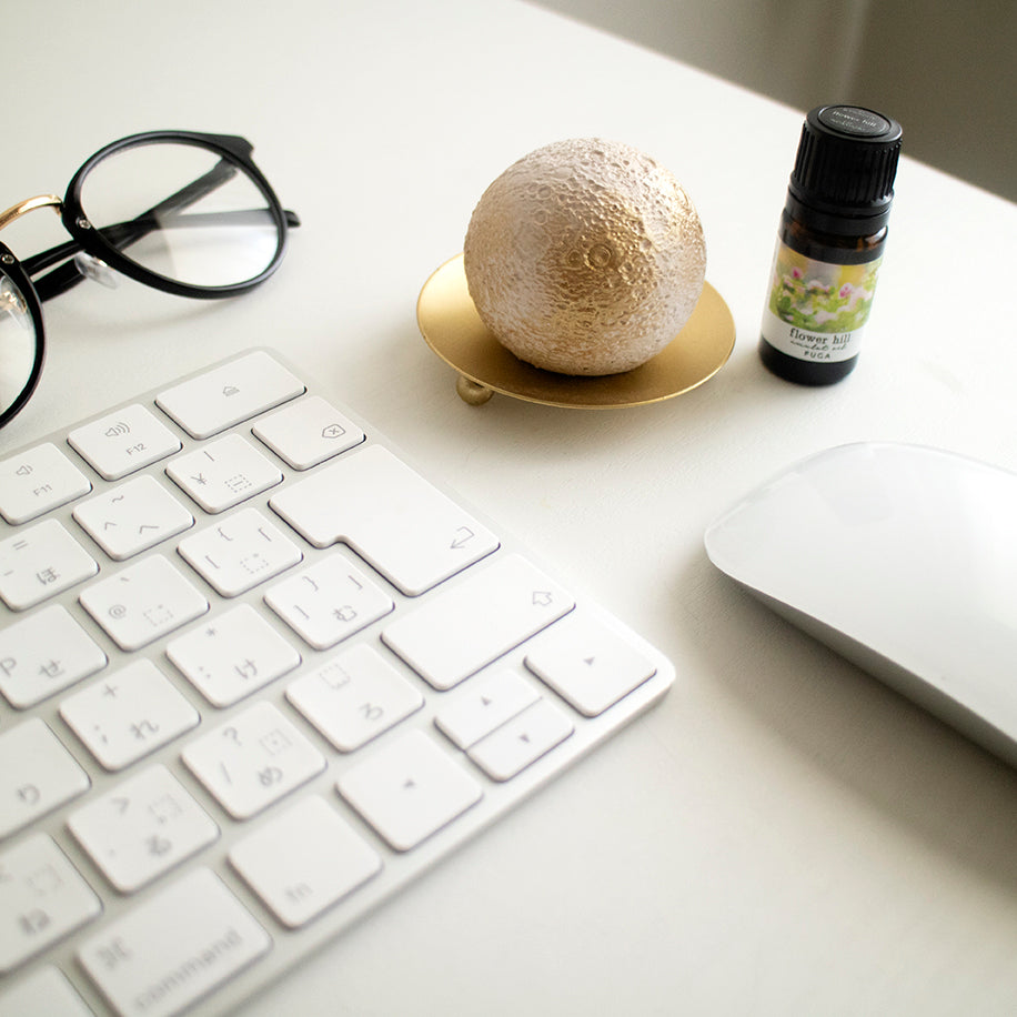 tiny moon stone | 月のアロマストーンオブジェ