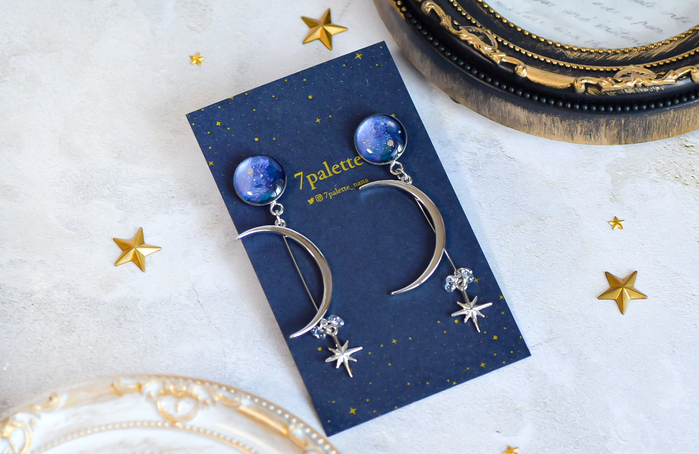 ゆれる三日月の耳飾り