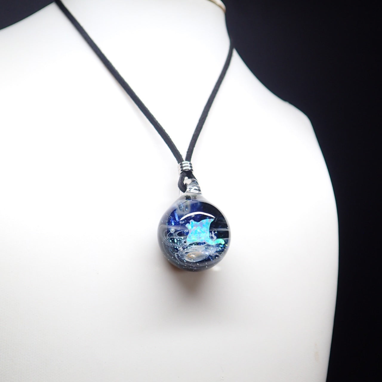 「ナイトオーシャン」ガラスペンダント-マンタ-