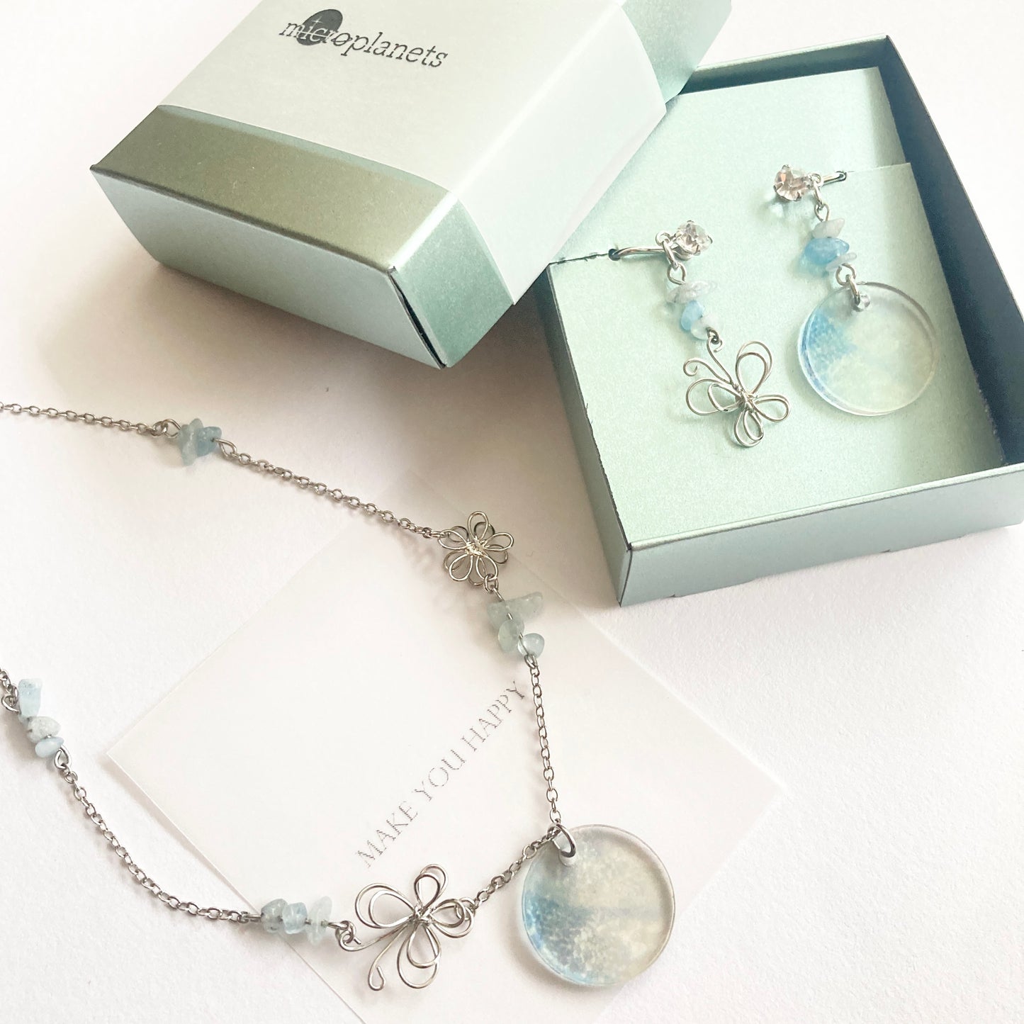 ちょっと贅沢なネックレス「HAPPINESS」