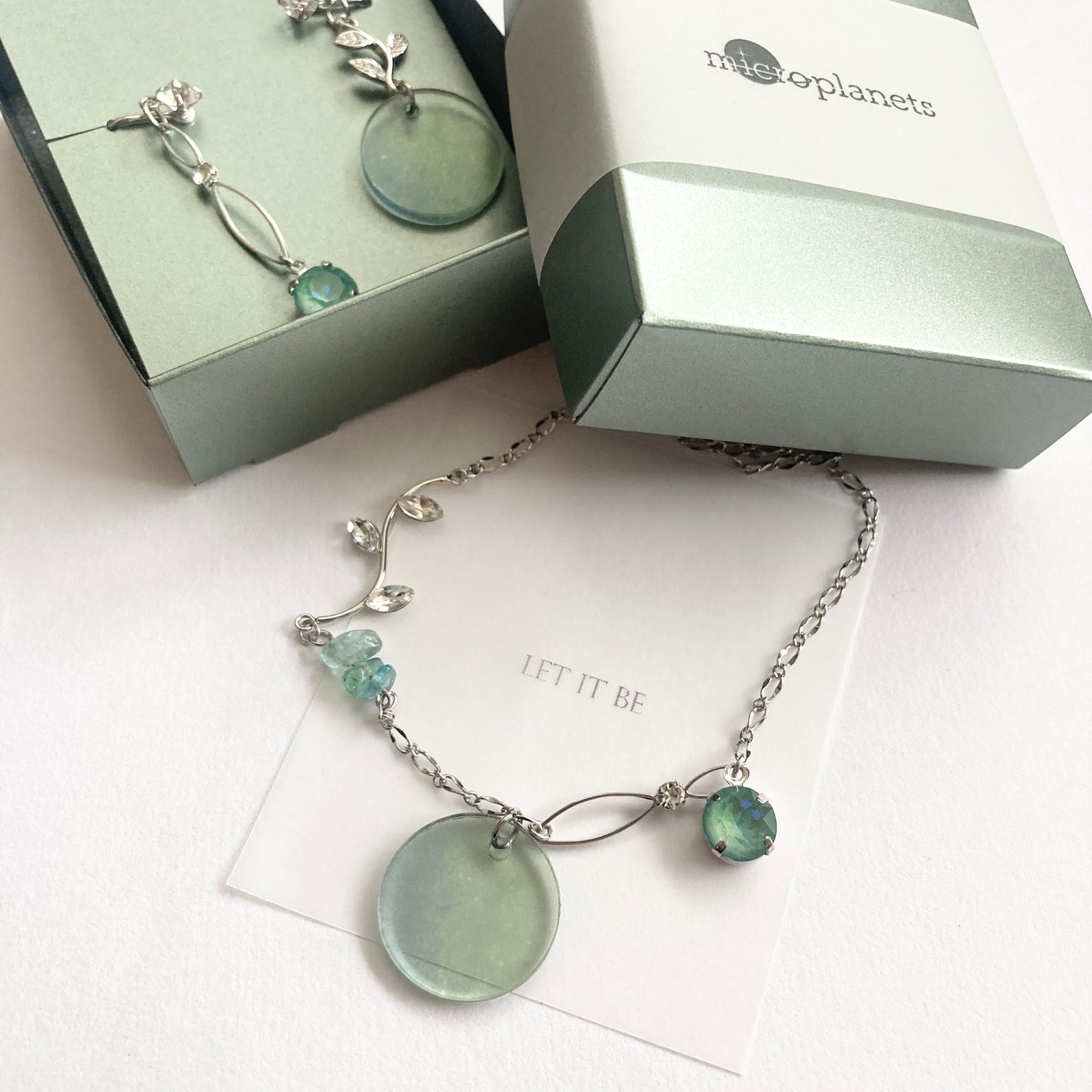 ちょっと贅沢なピアス/イヤリング「LET IT BE」