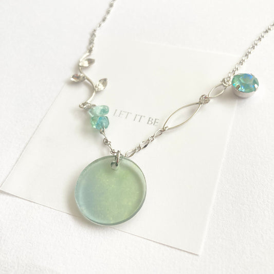 ちょっと贅沢なネックレス「LET IT BE」