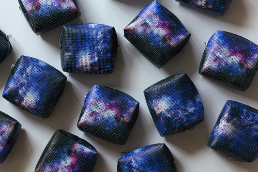 星空を描いた、ボックスポーチ